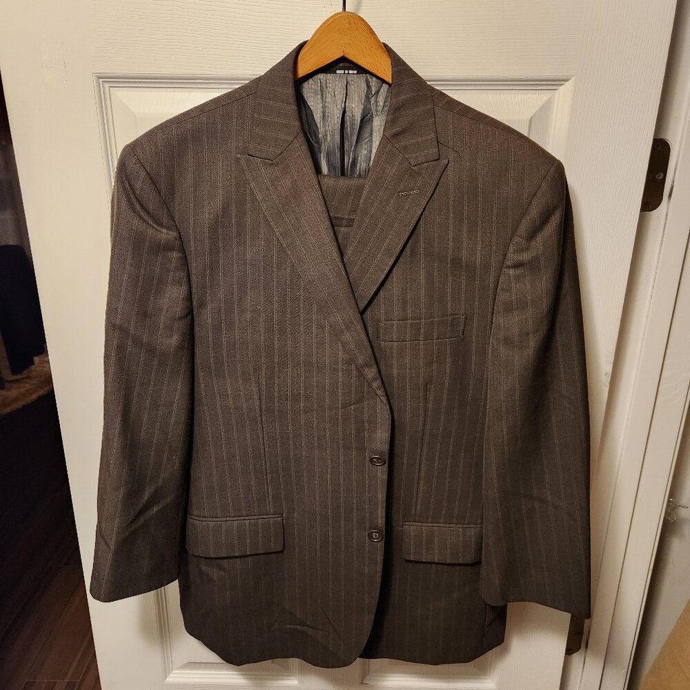 Fubu men's brown 86%polyester 14%rayon 2pc suit  size: 44S  pants: 36/23